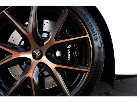 SEAT Leon ST 2.0 TSI CUPRA R 4DRIVE PANO CARBON BREMBO BEATS