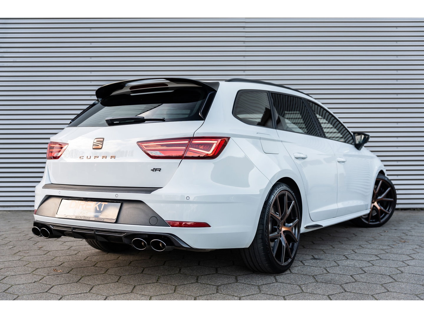SEAT Leon ST 2.0 TSI CUPRA R 4DRIVE PANO CARBON BREMBO BEATS