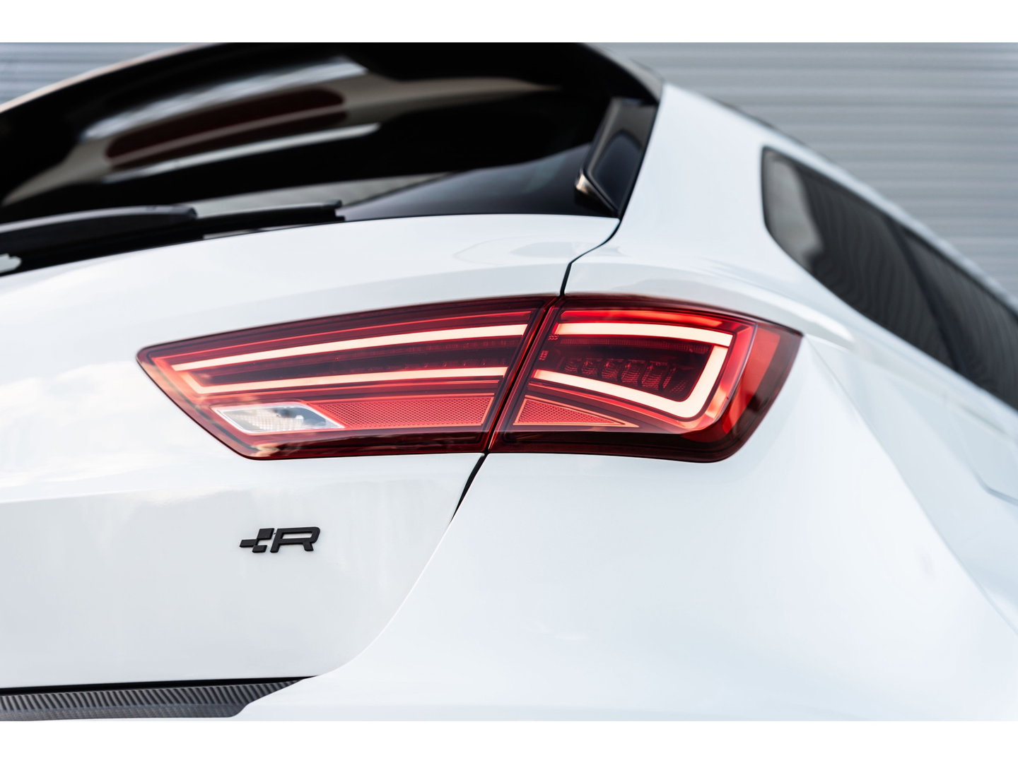 SEAT Leon ST 2.0 TSI CUPRA R 4DRIVE PANO CARBON BREMBO BEATS