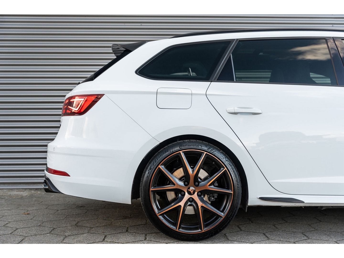 SEAT Leon ST 2.0 TSI CUPRA R 4DRIVE PANO CARBON BREMBO BEATS