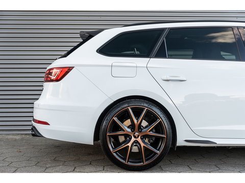 SEAT Leon ST 2.0 TSI CUPRA R 4DRIVE PANO CARBON BREMBO BEATS