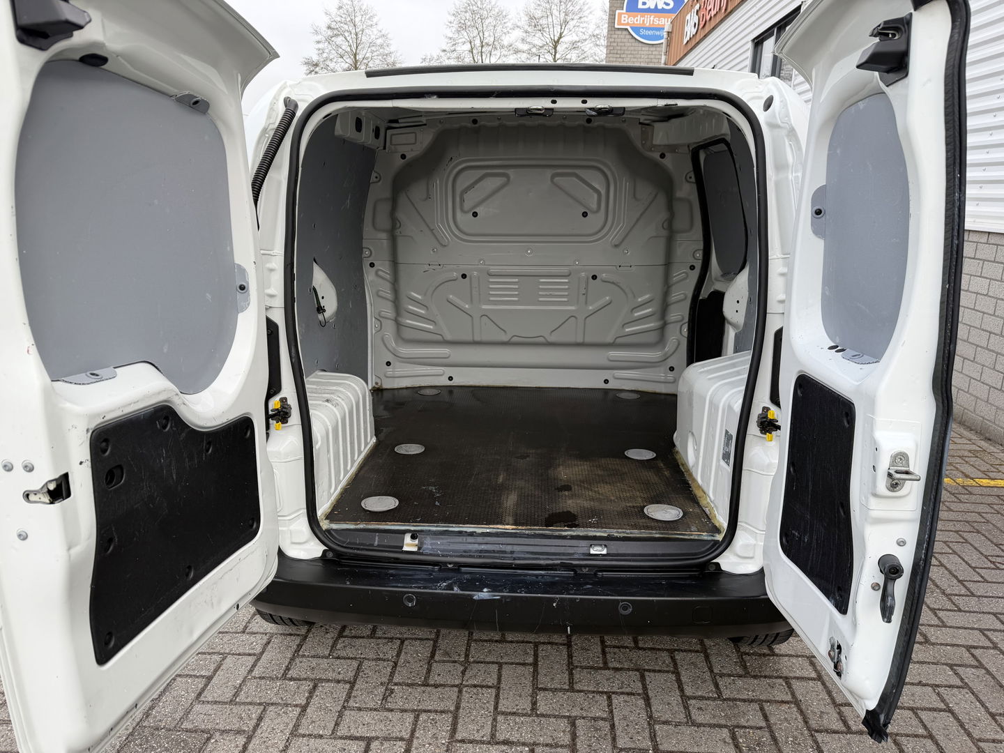 Fiat Fiorino 1.3 MJ SX / euro 6 diesel / bpm vrij / vaste prijs rijklaar € 6.950 ex btw / lease vanaf € 117 / airco / schuifdeur / pdc achter / ex schilders bus