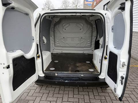 Fiat Fiorino 1.3 MJ SX / euro 6 diesel / bpm vrij / vaste prijs rijklaar € 6.950 ex btw / lease vanaf € 117 / airco / schuifdeur / pdc achter / ex schilders bus