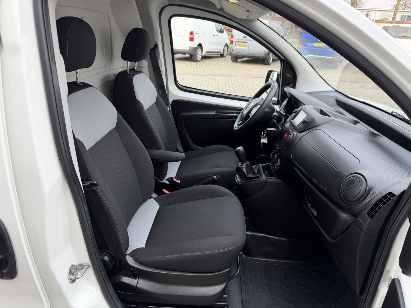 Fiat Fiorino 1.3 MJ SX / euro 6 diesel / bpm vrij / vaste prijs rijklaar € 6.950 ex btw / lease vanaf € 117 / airco / schuifdeur / pdc achter / ex schilders bus