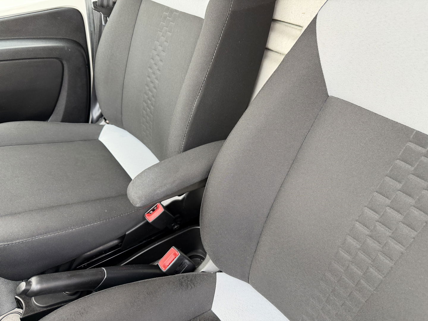 Fiat Fiorino 1.3 MJ SX / euro 6 diesel / bpm vrij / vaste prijs rijklaar € 6.950 ex btw / lease vanaf € 117 / airco / schuifdeur / pdc achter / ex schilders bus