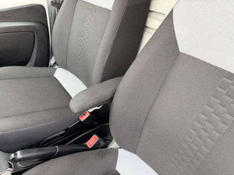 Fiat Fiorino 1.3 MJ SX / euro 6 diesel / bpm vrij / vaste prijs rijklaar € 6.950 ex btw / lease vanaf € 117 / airco / schuifdeur / pdc achter / ex schilders bus