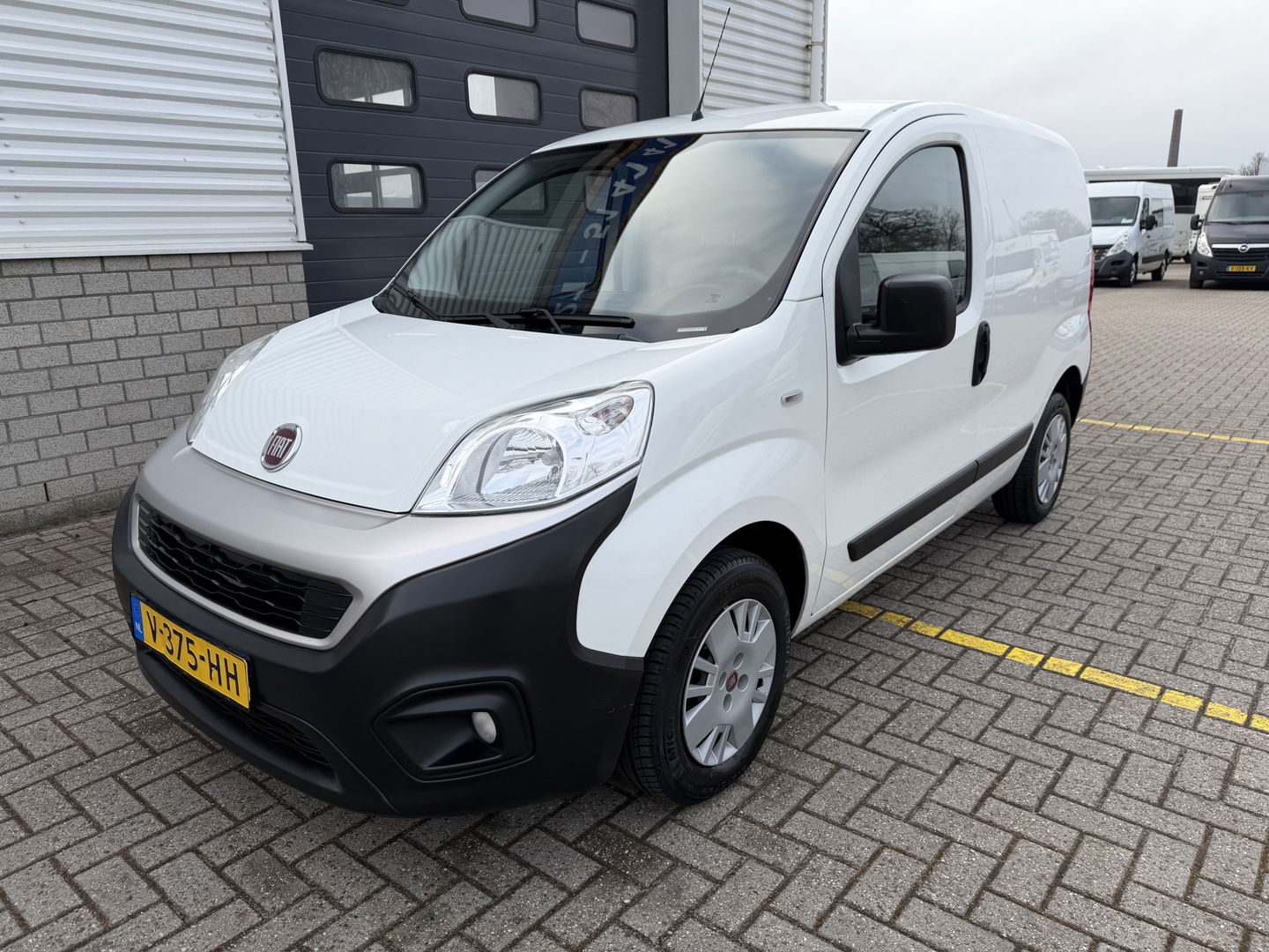 Fiat Fiorino 1.3 MJ SX / euro 6 diesel / bpm vrij / vaste prijs rijklaar € 6.950 ex btw / lease vanaf € 117 / airco / schuifdeur / pdc achter / ex schilders bus