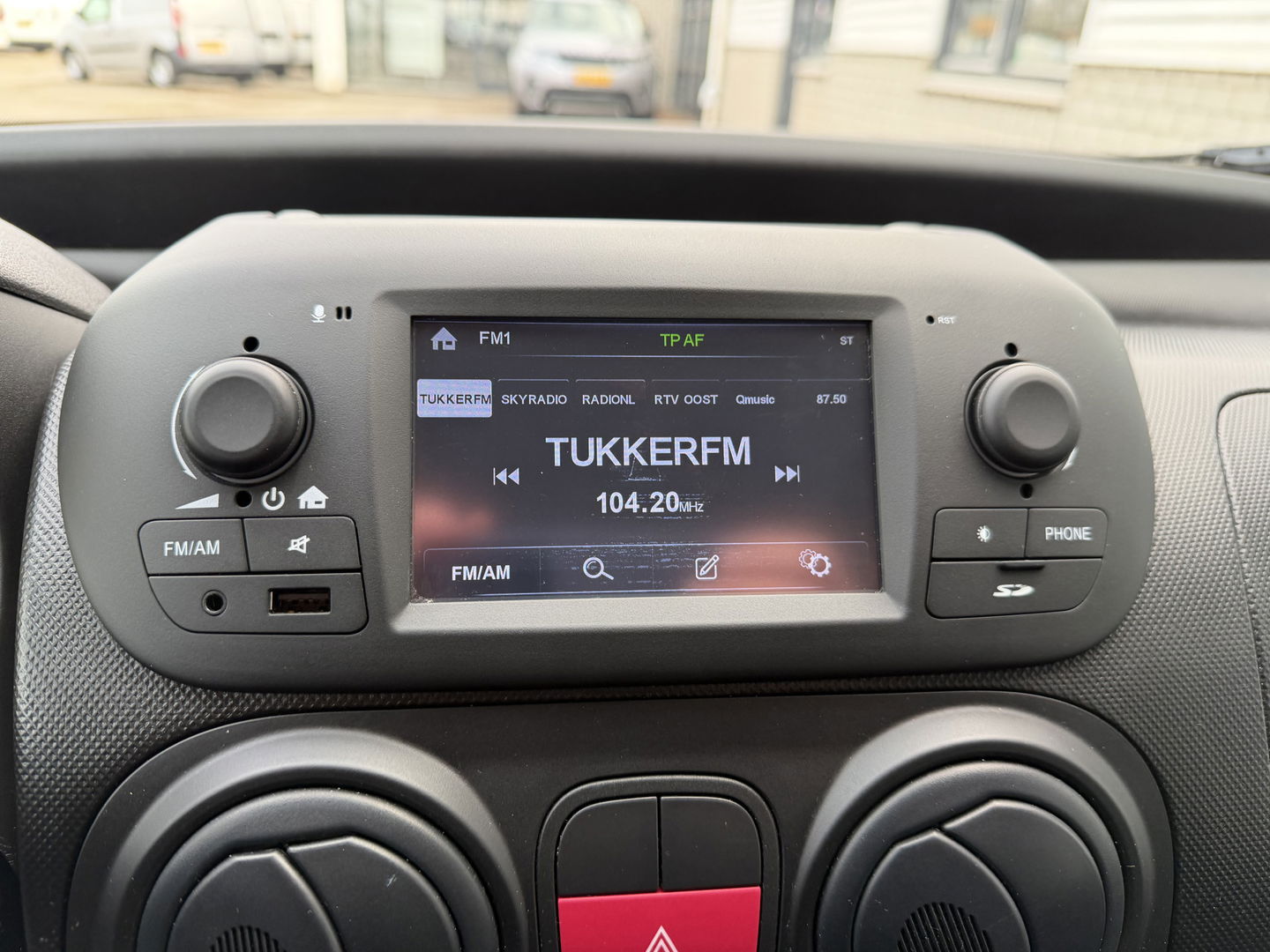 Fiat Fiorino 1.3 MJ SX / euro 6 diesel / bpm vrij / vaste prijs rijklaar € 6.950 ex btw / lease vanaf € 117 / airco / schuifdeur / pdc achter / ex schilders bus