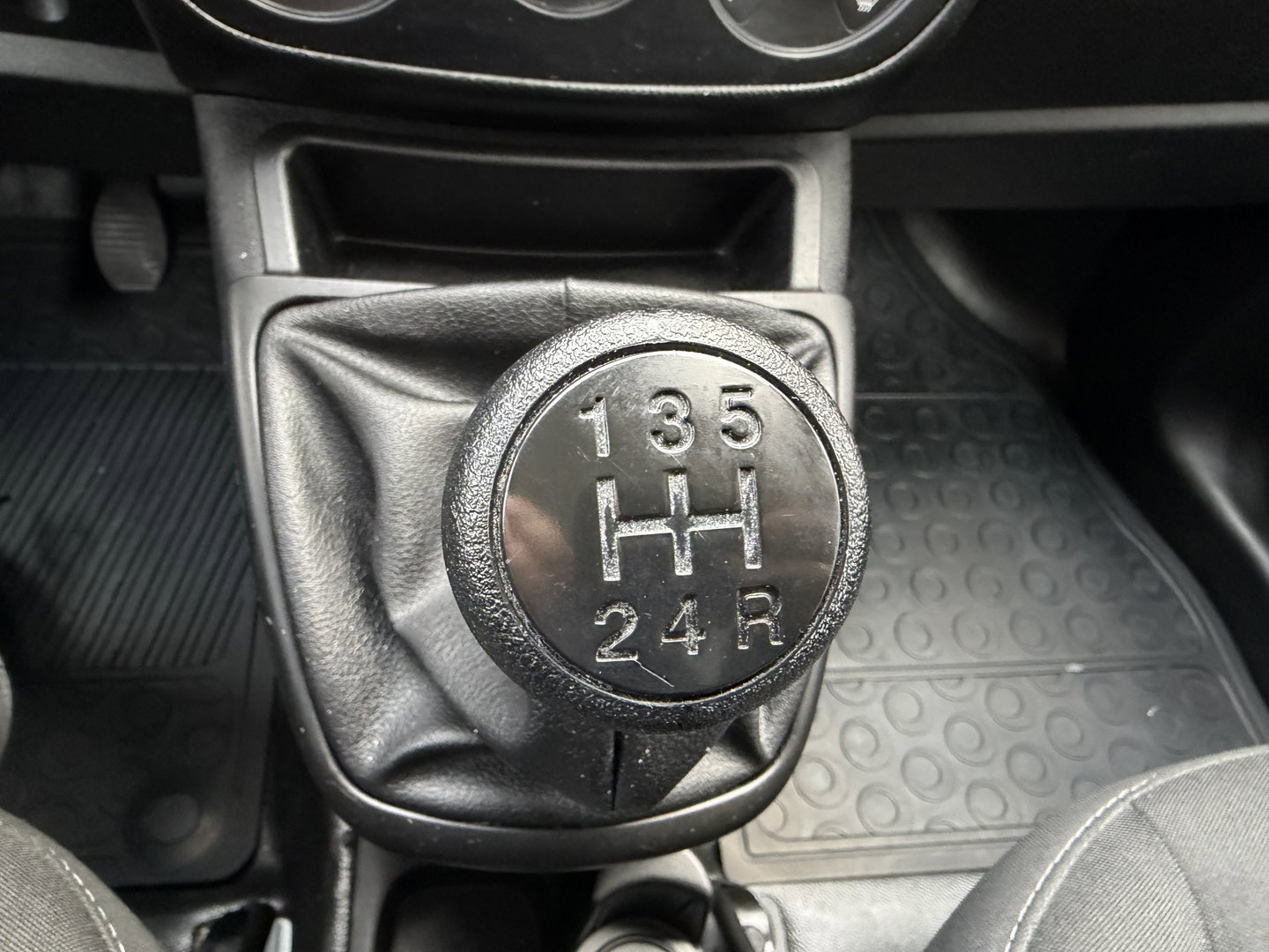 Fiat Fiorino 1.3 MJ SX / euro 6 diesel / bpm vrij / vaste prijs rijklaar € 6.950 ex btw / lease vanaf € 117 / airco / schuifdeur / pdc achter / ex schilders bus