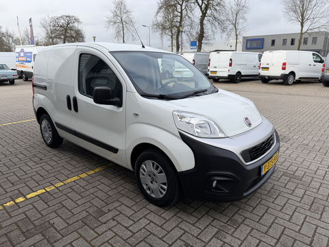 Fiat Fiorino 1.3 MJ SX / euro 6 diesel / bpm vrij / vaste prijs rijklaar € 6.950 ex btw / lease vanaf € 117 / airco / schuifdeur / pdc achter / ex schilders bus