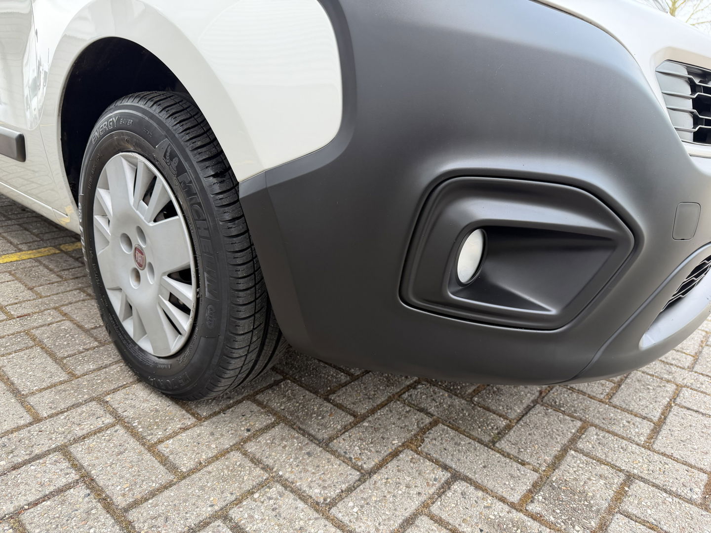 Fiat Fiorino 1.3 MJ SX / euro 6 diesel / bpm vrij / vaste prijs rijklaar € 6.950 ex btw / lease vanaf € 117 / airco / schuifdeur / pdc achter / ex schilders bus