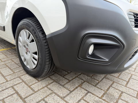 Fiat Fiorino 1.3 MJ SX / euro 6 diesel / bpm vrij / vaste prijs rijklaar € 6.950 ex btw / lease vanaf € 117 / airco / schuifdeur / pdc achter / ex schilders bus