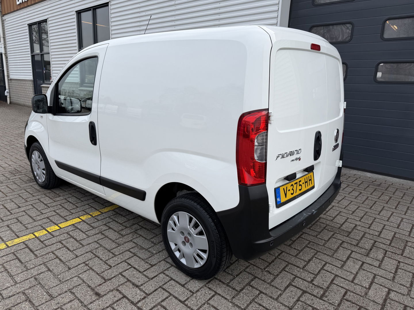 Fiat Fiorino 1.3 MJ SX / euro 6 diesel / bpm vrij / vaste prijs rijklaar € 6.950 ex btw / lease vanaf € 117 / airco / schuifdeur / pdc achter / ex schilders bus