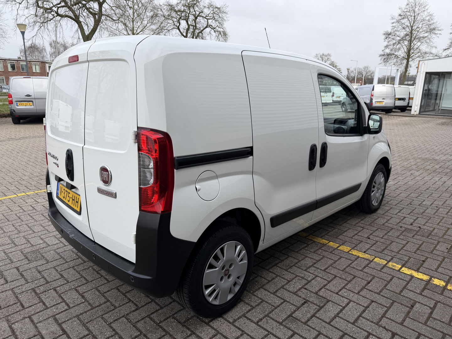 Fiat Fiorino 1.3 MJ SX / euro 6 diesel / bpm vrij / vaste prijs rijklaar € 6.950 ex btw / lease vanaf € 117 / airco / schuifdeur / pdc achter / ex schilders bus
