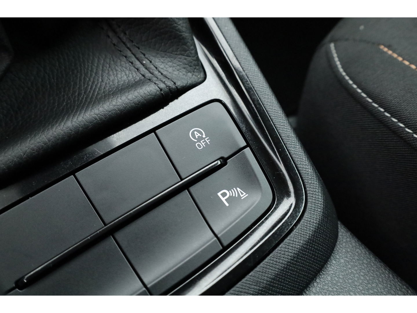 Škoda Kamiq 1.0 TSI Business Edition | Camera | All Season | Voorruitverw. | Cruise Control | LED | PDC V+A | CarPlay