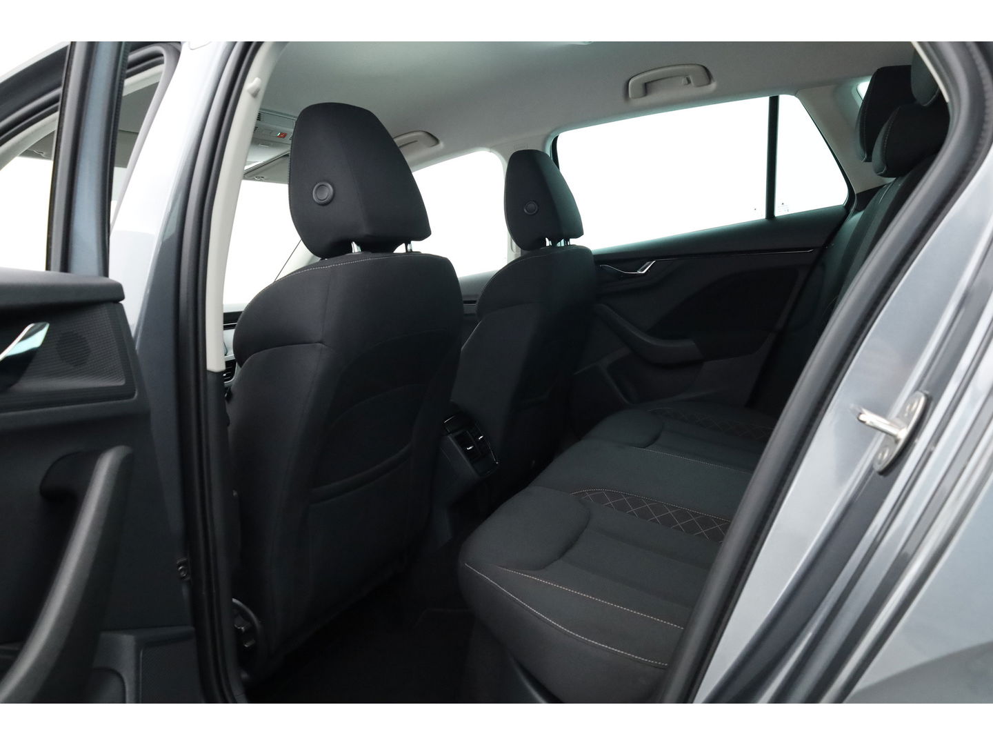 Škoda Kamiq 1.0 TSI Business Edition | Camera | All Season | Voorruitverw. | Cruise Control | LED | PDC V+A | CarPlay