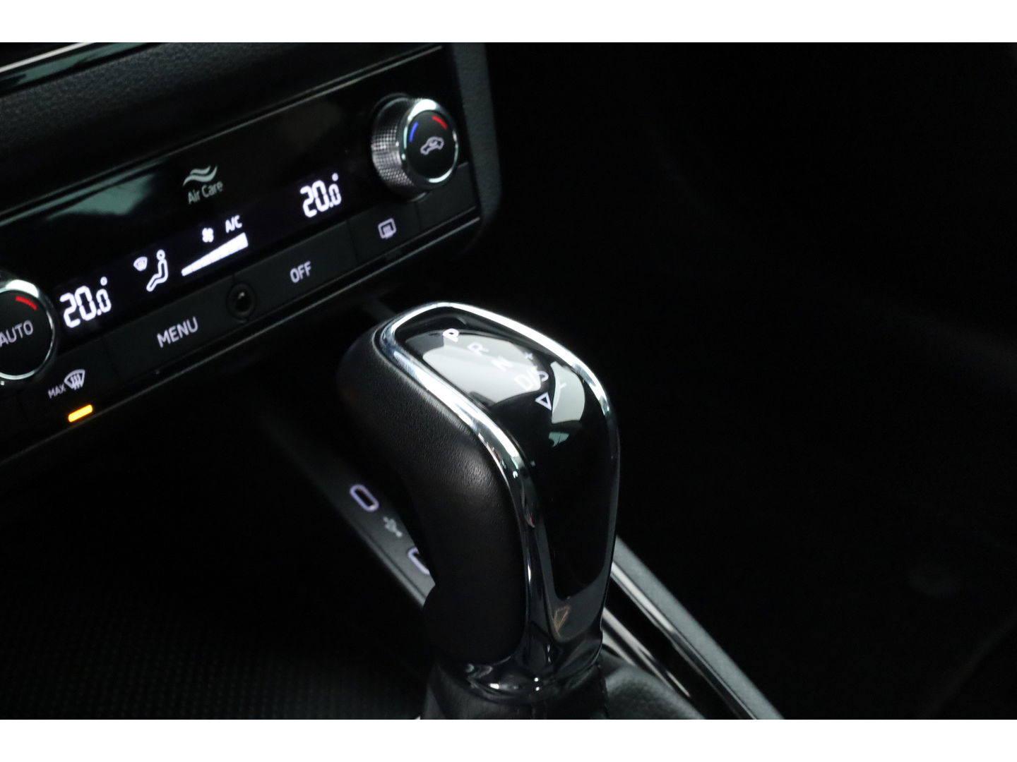 Škoda Kamiq 1.0 TSI Business Edition | Camera | All Season | Voorruitverw. | Cruise Control | LED | PDC V+A | CarPlay