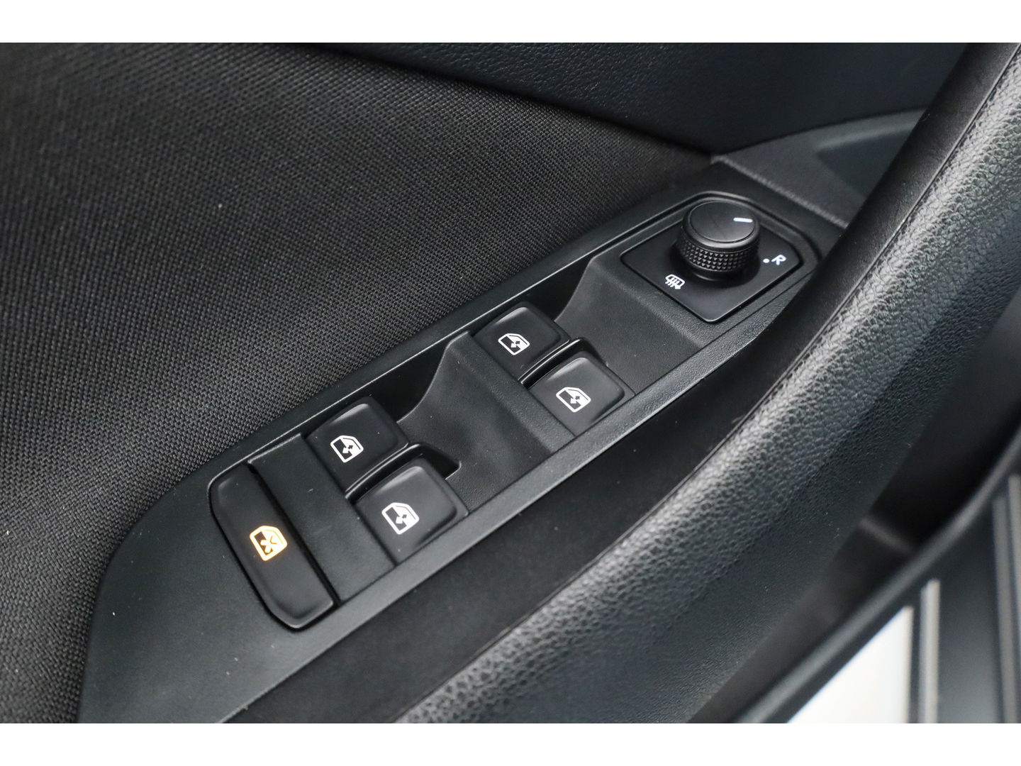 Škoda Kamiq 1.0 TSI Business Edition | Camera | All Season | Voorruitverw. | Cruise Control | LED | PDC V+A | CarPlay