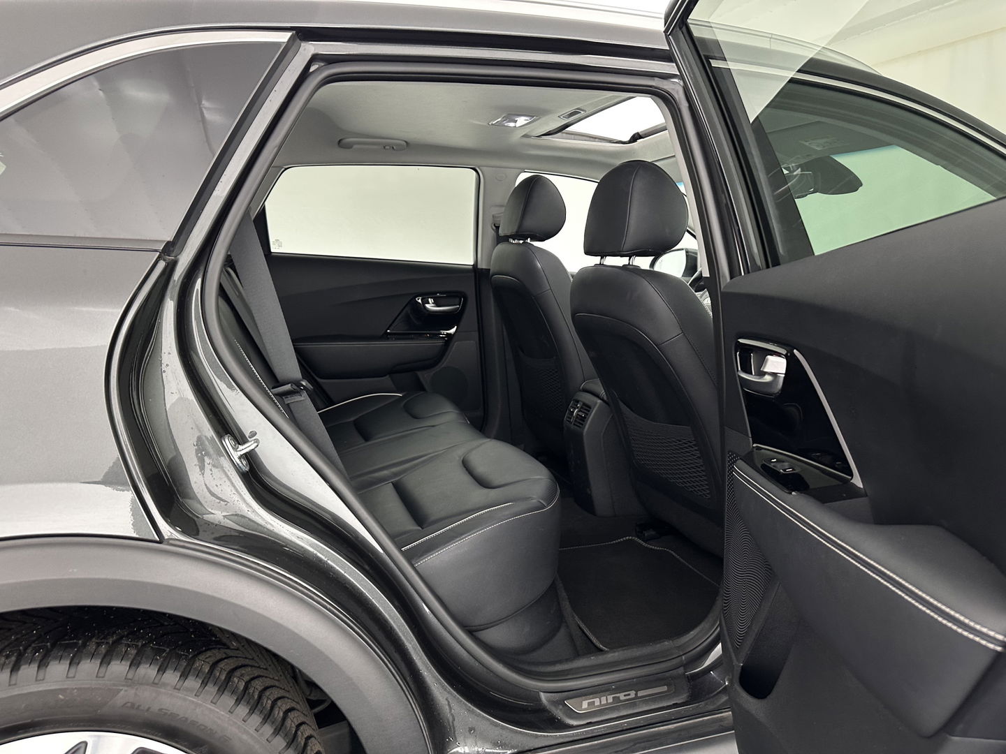 Kia e-Niro ExecutiveLine 64 kWh [ 3-Fase ] Aut. *PANO | LUXURY-LEATHER | JBL-AUDIO | FULL-LED | NAVI-FULLMAP | DAB | ADAPTIVE-CRUISE | CAMERA | MEMORY-PACK | LANE-ASSIST | CCS-FASTLOADER | KEYLESS | DIGI-COCKPIT | TOWBAR | 17"ALU*