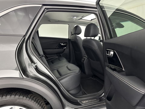 Kia e-Niro ExecutiveLine 64 kWh [ 3-Fase ] Aut. *PANO | LUXURY-LEATHER | JBL-AUDIO | FULL-LED | NAVI-FULLMAP | DAB | ADAPTIVE-CRUISE | CAMERA | MEMORY-PACK | LANE-ASSIST | CCS-FASTLOADER | KEYLESS | DIGI-COCKPIT | TOWBAR | 17"ALU*