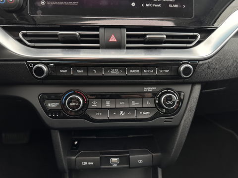 Kia e-Niro ExecutiveLine 64 kWh [ 3-Fase ] Aut. *PANO | LUXURY-LEATHER | JBL-AUDIO | FULL-LED | NAVI-FULLMAP | DAB | ADAPTIVE-CRUISE | CAMERA | MEMORY-PACK | LANE-ASSIST | CCS-FASTLOADER | KEYLESS | DIGI-COCKPIT | TOWBAR | 17"ALU*