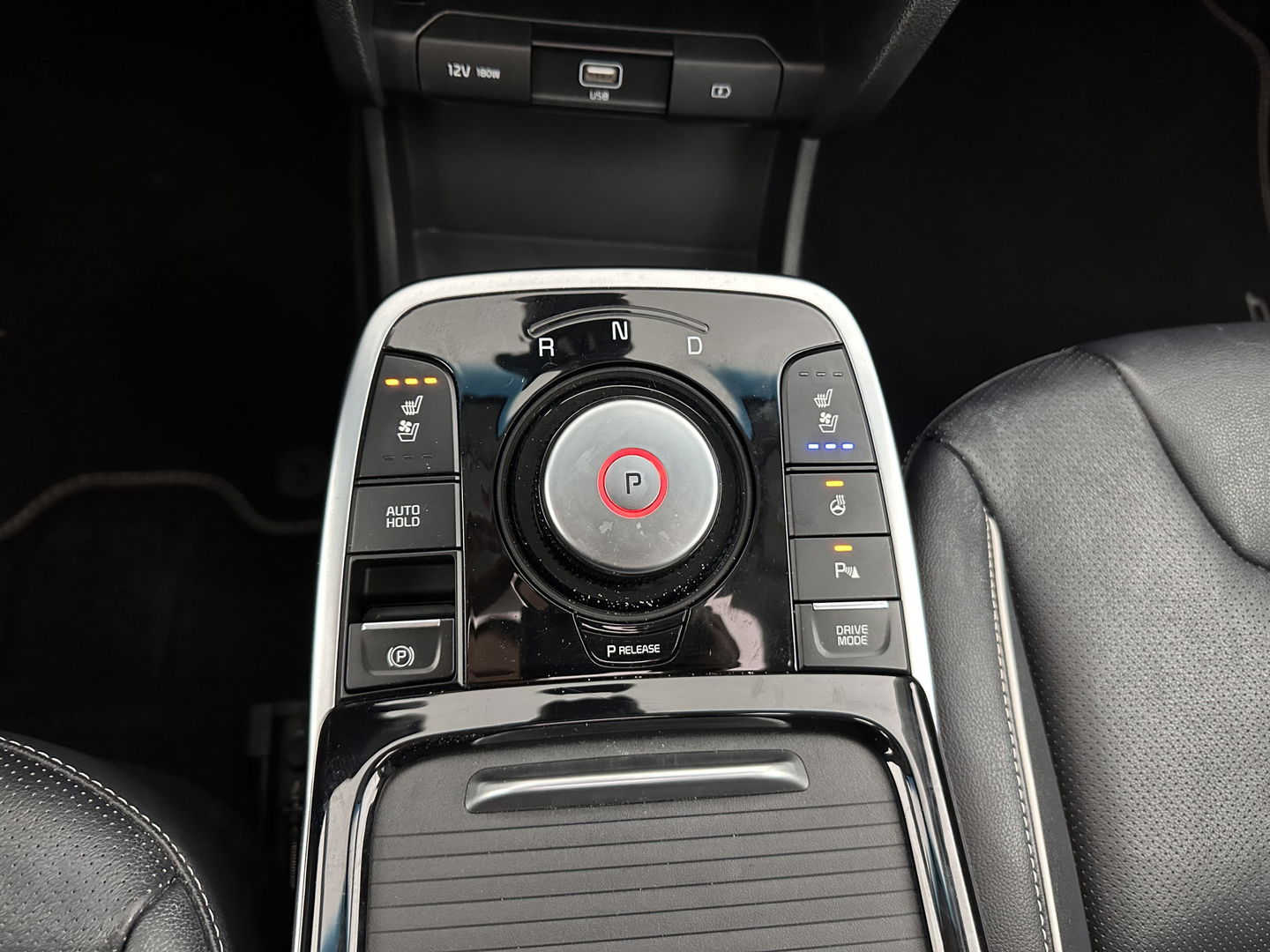 Kia e-Niro ExecutiveLine 64 kWh [ 3-Fase ] Aut. *PANO | LUXURY-LEATHER | JBL-AUDIO | FULL-LED | NAVI-FULLMAP | DAB | ADAPTIVE-CRUISE | CAMERA | MEMORY-PACK | LANE-ASSIST | CCS-FASTLOADER | KEYLESS | DIGI-COCKPIT | TOWBAR | 17"ALU*