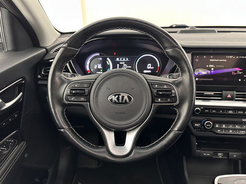 Kia e-Niro ExecutiveLine 64 kWh [ 3-Fase ] Aut. *PANO | LUXURY-LEATHER | JBL-AUDIO | FULL-LED | NAVI-FULLMAP | DAB | ADAPTIVE-CRUISE | CAMERA | MEMORY-PACK | LANE-ASSIST | CCS-FASTLOADER | KEYLESS | DIGI-COCKPIT | TOWBAR | 17"ALU*