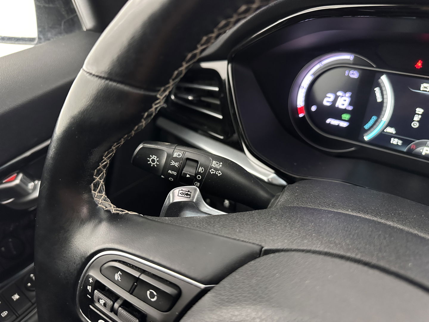 Kia e-Niro ExecutiveLine 64 kWh [ 3-Fase ] Aut. *PANO | LUXURY-LEATHER | JBL-AUDIO | FULL-LED | NAVI-FULLMAP | DAB | ADAPTIVE-CRUISE | CAMERA | MEMORY-PACK | LANE-ASSIST | CCS-FASTLOADER | KEYLESS | DIGI-COCKPIT | TOWBAR | 17"ALU*