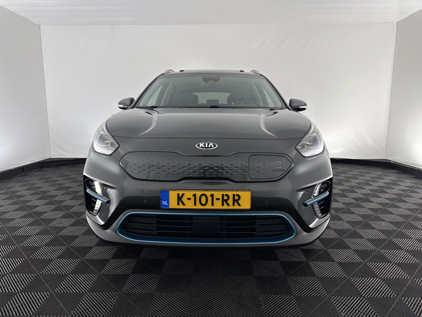Kia e-Niro ExecutiveLine 64 kWh [ 3-Fase ] Aut. *PANO | LUXURY-LEATHER | JBL-AUDIO | FULL-LED | NAVI-FULLMAP | DAB | ADAPTIVE-CRUISE | CAMERA | MEMORY-PACK | LANE-ASSIST | CCS-FASTLOADER | KEYLESS | DIGI-COCKPIT | TOWBAR | 17"ALU*