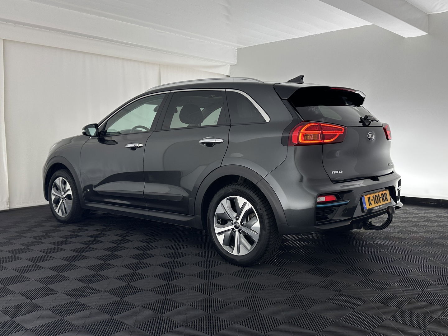 Kia e-Niro ExecutiveLine 64 kWh [ 3-Fase ] Aut. *PANO | LUXURY-LEATHER | JBL-AUDIO | FULL-LED | NAVI-FULLMAP | DAB | ADAPTIVE-CRUISE | CAMERA | MEMORY-PACK | LANE-ASSIST | CCS-FASTLOADER | KEYLESS | DIGI-COCKPIT | TOWBAR | 17"ALU*