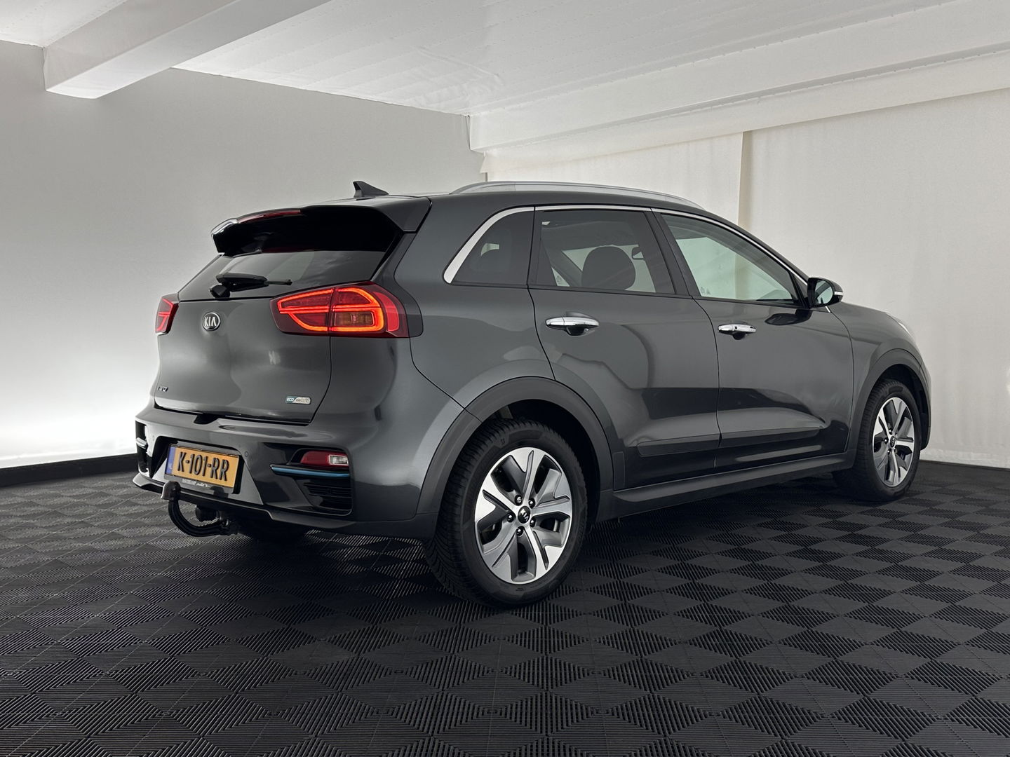 Kia e-Niro ExecutiveLine 64 kWh [ 3-Fase ] Aut. *PANO | LUXURY-LEATHER | JBL-AUDIO | FULL-LED | NAVI-FULLMAP | DAB | ADAPTIVE-CRUISE | CAMERA | MEMORY-PACK | LANE-ASSIST | CCS-FASTLOADER | KEYLESS | DIGI-COCKPIT | TOWBAR | 17"ALU*