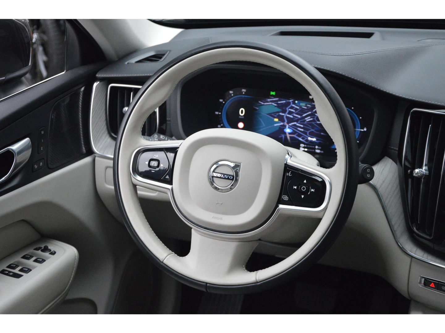 Volvo XC60 T6 Hybride AWD Plus Bright LONG RANGE | Head-Up display | Panoramadak | Stoel + Stuur Verwarmd | Adaptive Cruise |