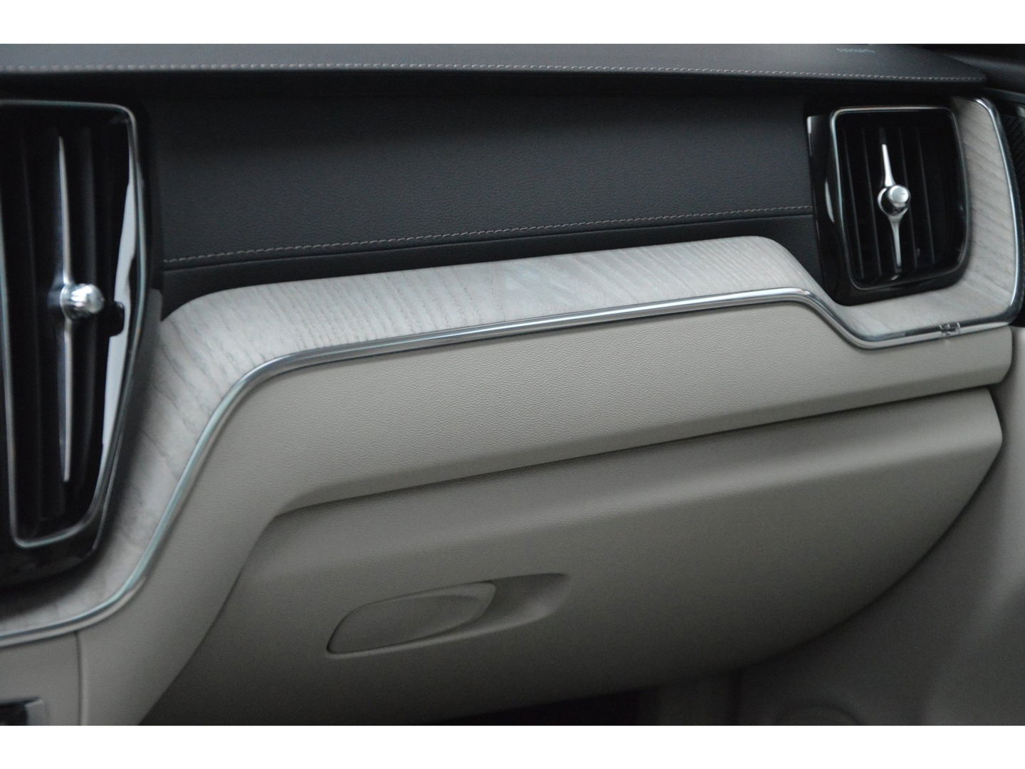 Volvo XC60 T6 Hybride AWD Plus Bright LONG RANGE | Head-Up display | Panoramadak | Stoel + Stuur Verwarmd | Adaptive Cruise |