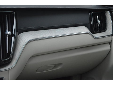 Volvo XC60 T6 Hybride AWD Plus Bright LONG RANGE | Head-Up display | Panoramadak | Stoel + Stuur Verwarmd | Adaptive Cruise |