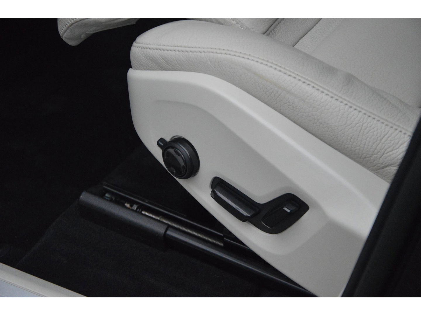 Volvo XC60 T6 Hybride AWD Plus Bright LONG RANGE | Head-Up display | Panoramadak | Stoel + Stuur Verwarmd | Adaptive Cruise |