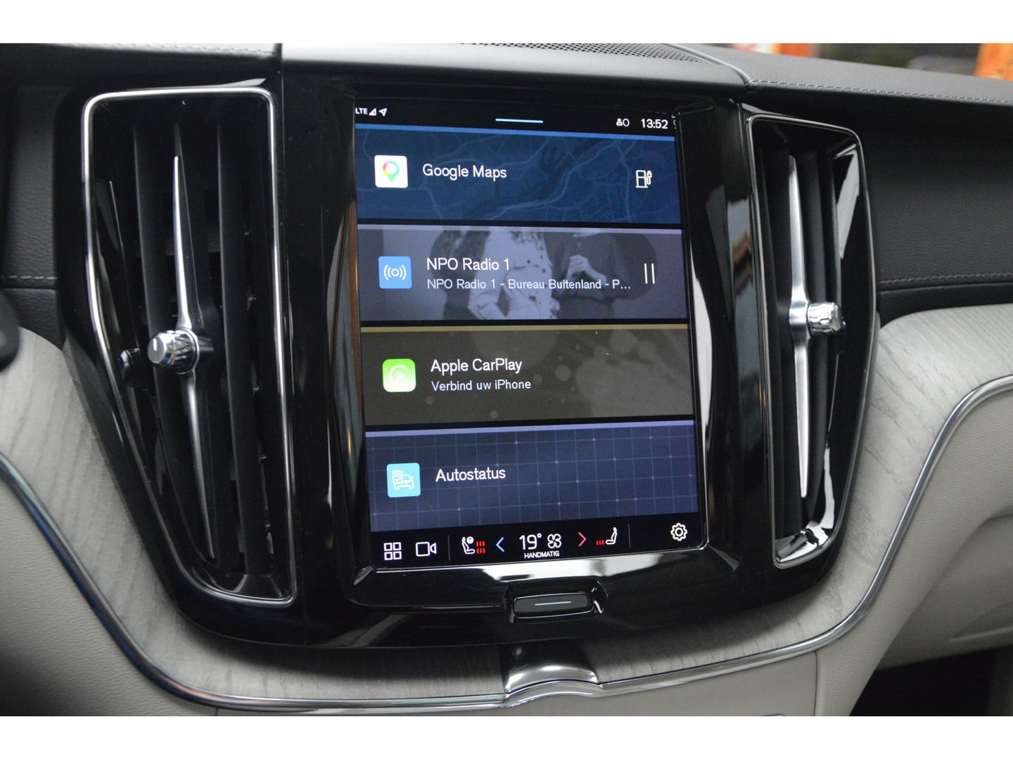 Volvo XC60 T6 Hybride AWD Plus Bright LONG RANGE | Head-Up display | Panoramadak | Stoel + Stuur Verwarmd | Adaptive Cruise |