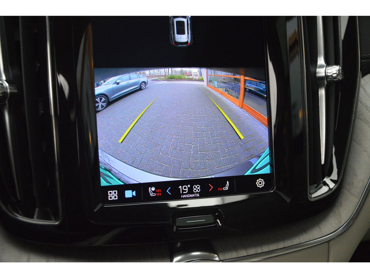 Volvo XC60 T6 Hybride AWD Plus Bright LONG RANGE | Head-Up display | Panoramadak | Stoel + Stuur Verwarmd | Adaptive Cruise |