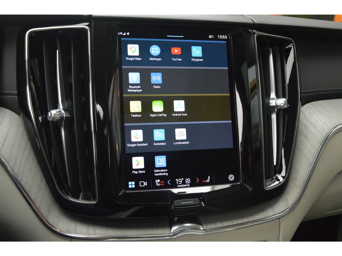 Volvo XC60 T6 Hybride AWD Plus Bright LONG RANGE | Head-Up display | Panoramadak | Stoel + Stuur Verwarmd | Adaptive Cruise |