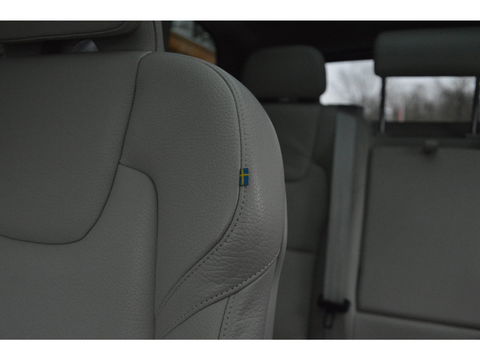 Volvo XC60 T6 Hybride AWD Plus Bright LONG RANGE | Head-Up display | Panoramadak | Stoel + Stuur Verwarmd | Adaptive Cruise |