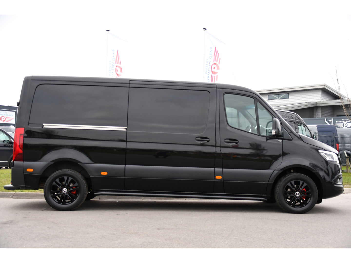 Mercedes-Benz Sprinter 314 2.2 CDI L2H1 Black Edition Camera, Cruise, Carplay, LED, 10,5'' Mbux, Leder, Automaat, Multimedia, Uniek!