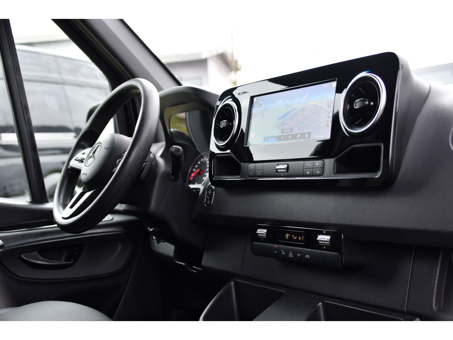 Mercedes-Benz Sprinter 314 2.2 CDI L2H1 Black Edition Camera, Cruise, Carplay, LED, 10,5'' Mbux, Leder, Automaat, Multimedia, Uniek!