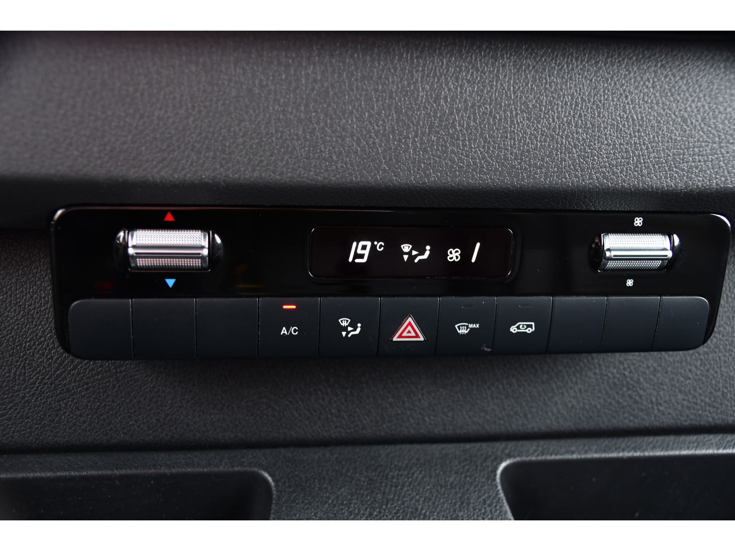 Mercedes-Benz Sprinter 314 2.2 CDI L2H1 Black Edition Camera, Cruise, Carplay, LED, 10,5'' Mbux, Leder, Automaat, Multimedia, Uniek!