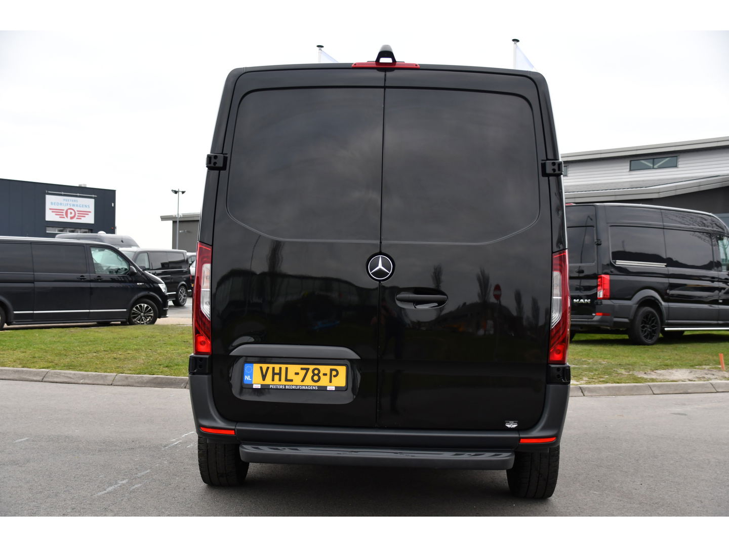 Mercedes-Benz Sprinter 314 2.2 CDI L2H1 Black Edition Camera, Cruise, Carplay, LED, 10,5'' Mbux, Leder, Automaat, Multimedia, Uniek!