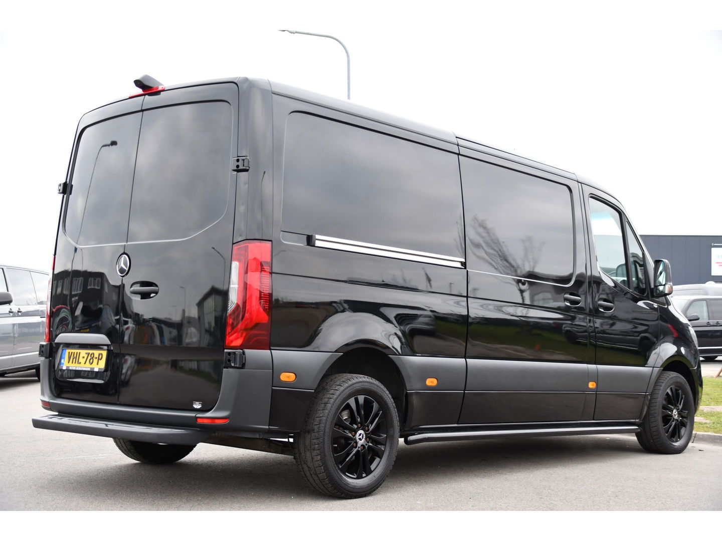 Mercedes-Benz Sprinter 314 2.2 CDI L2H1 Black Edition Camera, Cruise, Carplay, LED, 10,5'' Mbux, Leder, Automaat, Multimedia, Uniek!