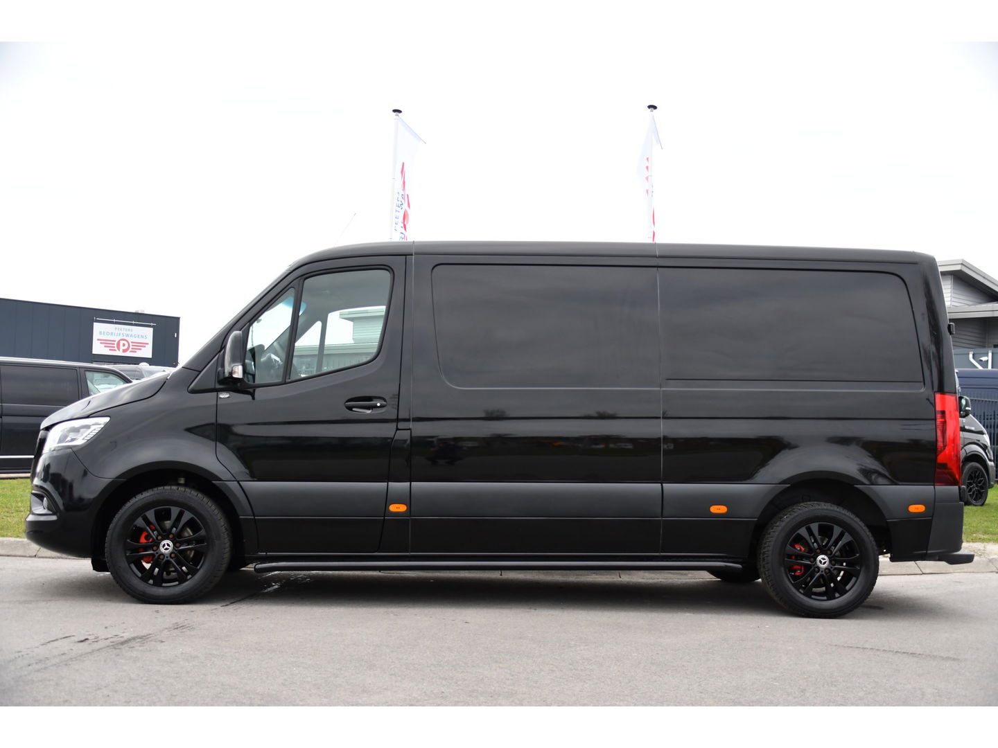 Mercedes-Benz Sprinter 314 2.2 CDI L2H1 Black Edition Camera, Cruise, Carplay, LED, 10,5'' Mbux, Leder, Automaat, Multimedia, Uniek!