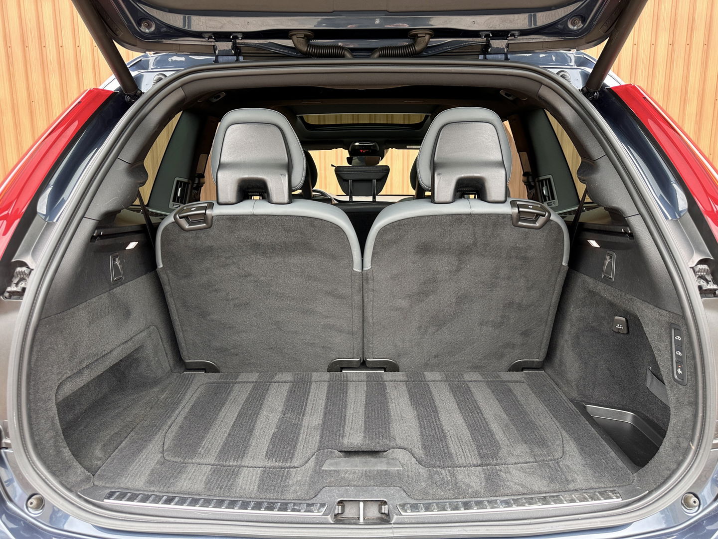 Volvo XC90 2.0 T8 Recharge AWD Inscription | Panoramadak | 7 persoons | Luchtvering | H&K | HUD | Stoel-Verwarming/Ventilatie/Massage | Stuurverwarming | Elektrische Zwenkhaak | Apple Carplay | Android Auto |