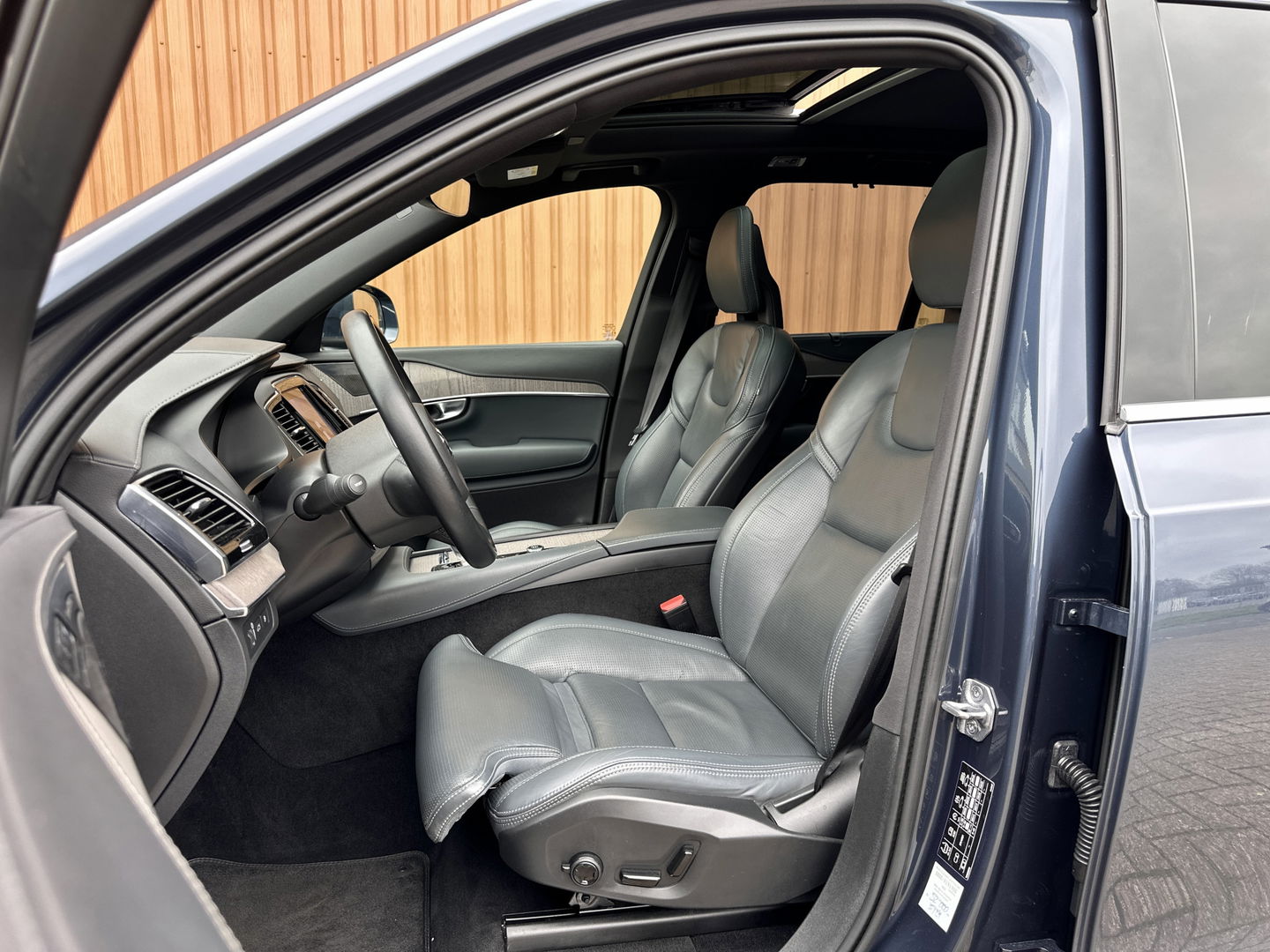 Volvo XC90 2.0 T8 Recharge AWD Inscription | Panoramadak | 7 persoons | Luchtvering | H&K | HUD | Stoel-Verwarming/Ventilatie/Massage | Stuurverwarming | Elektrische Zwenkhaak | Apple Carplay | Android Auto |