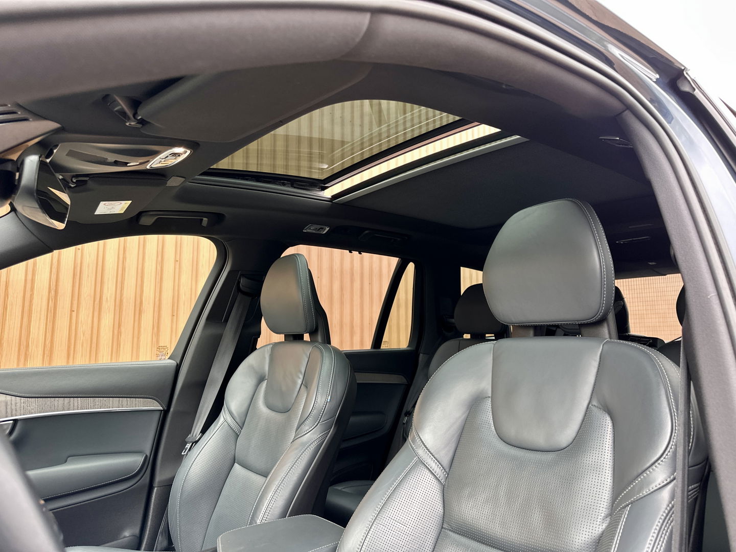 Volvo XC90 2.0 T8 Recharge AWD Inscription | Panoramadak | 7 persoons | Luchtvering | H&K | HUD | Stoel-Verwarming/Ventilatie/Massage | Stuurverwarming | Elektrische Zwenkhaak | Apple Carplay | Android Auto |