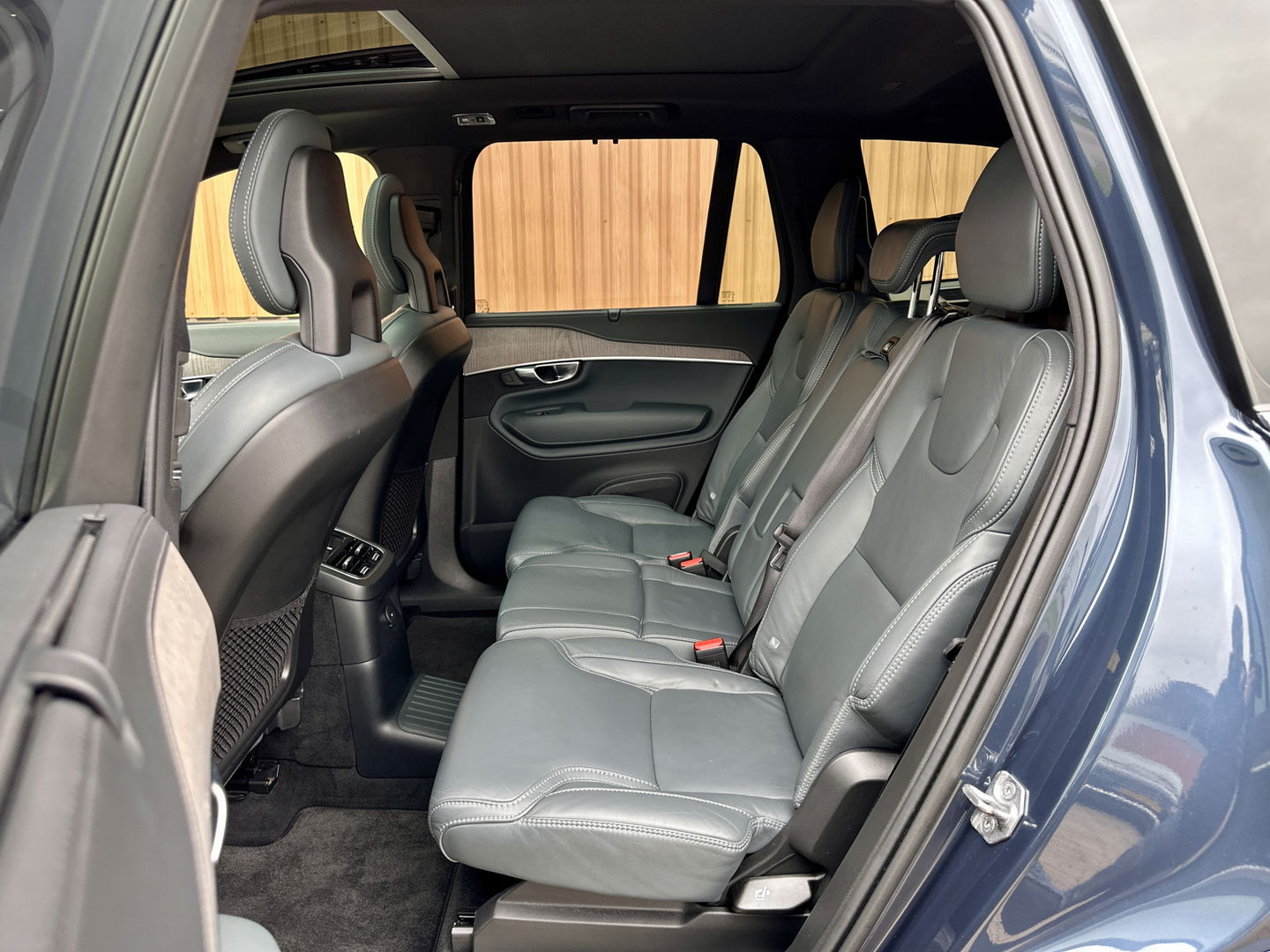 Volvo XC90 2.0 T8 Recharge AWD Inscription | Panoramadak | 7 persoons | Luchtvering | H&K | HUD | Stoel-Verwarming/Ventilatie/Massage | Stuurverwarming | Elektrische Zwenkhaak | Apple Carplay | Android Auto |