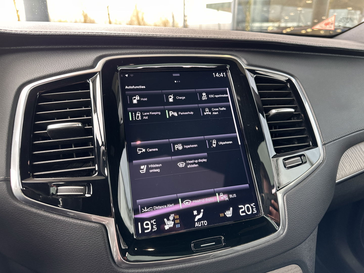 Volvo XC90 2.0 T8 Recharge AWD Inscription | Panoramadak | 7 persoons | Luchtvering | H&K | HUD | Stoel-Verwarming/Ventilatie/Massage | Stuurverwarming | Elektrische Zwenkhaak | Apple Carplay | Android Auto |